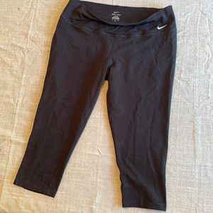 New without tags Nike cropped leggings
